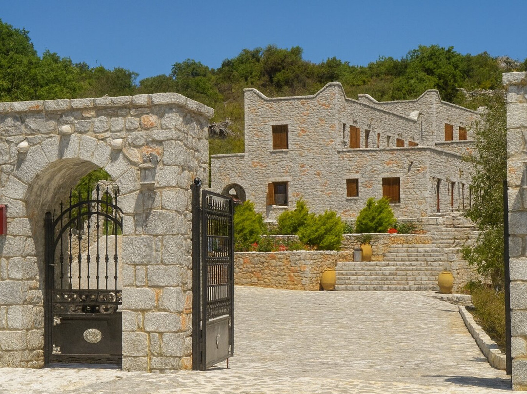 Lalloudes Seaside Accommodation主图