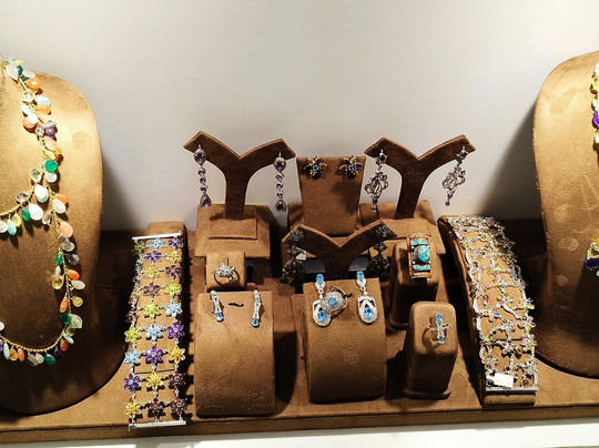 Din Brothers Jewellers and Gold Smiths-卡维洛辛必去景点