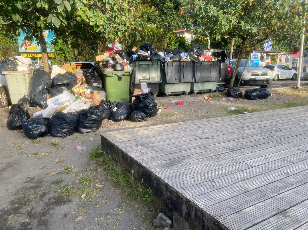 Plage de Malendure-Bouillante必去景点