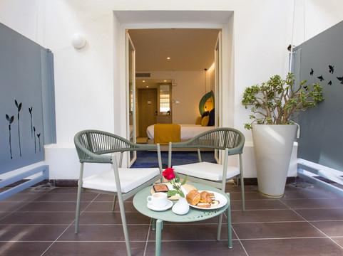 卡尔顿酒店主图