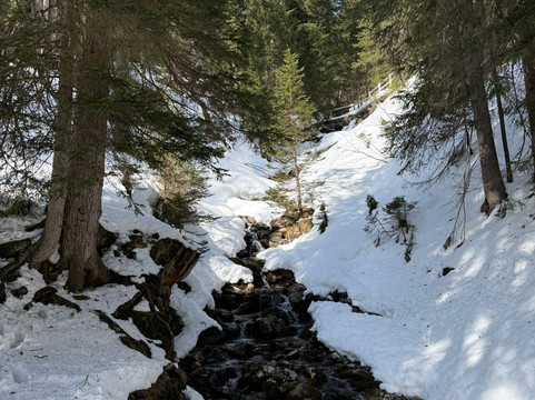 红和长廊酒店主图