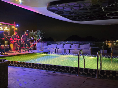 Elite of the Seas-下龙湾必去景点