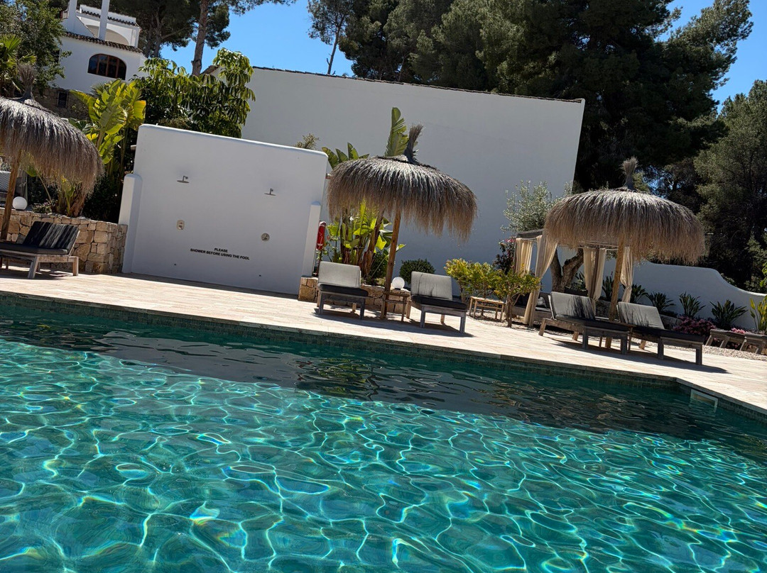 洛里蒙内罗斯酒店主图