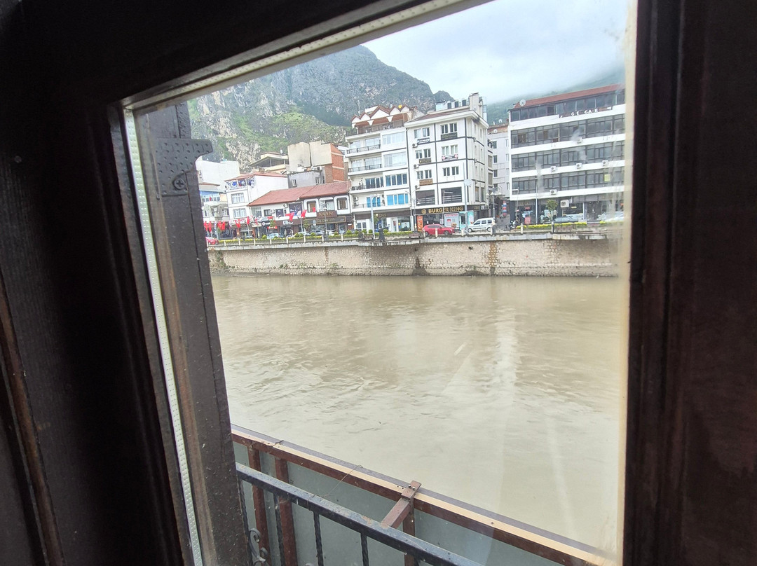 乌鲁汗旅馆主图