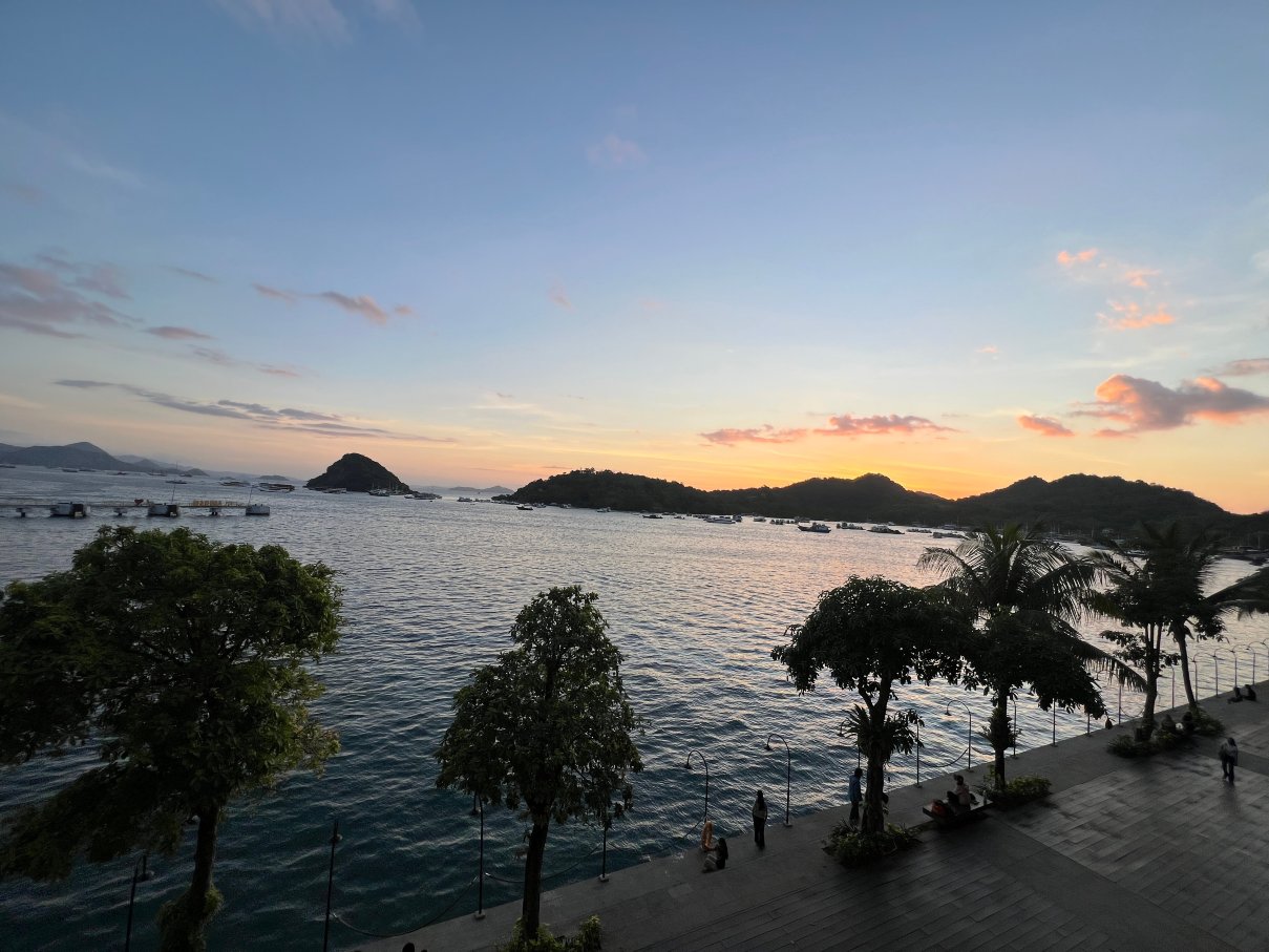 梅罗拉科莫多纳闽巴霍-旅行者
