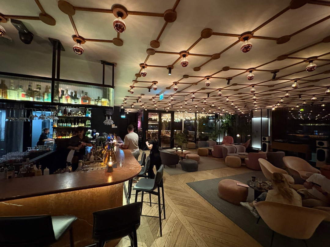 普罗华沙中心酒店主图