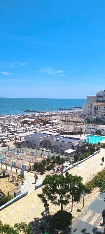 Ambasciatori Hotel - Beach Front -Breakfast XXL & Brunch Until 12 30pm-旅行者