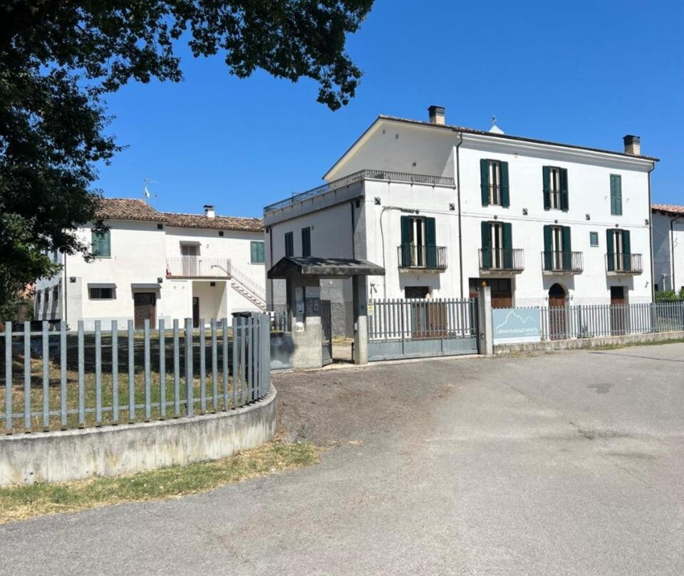 Gran sasso white house