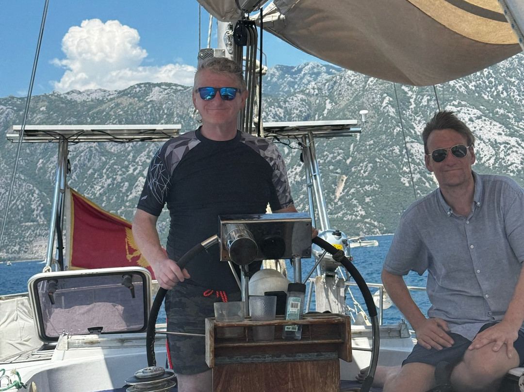 A Day Out On Yacht Monty B-科托尔必去景点
