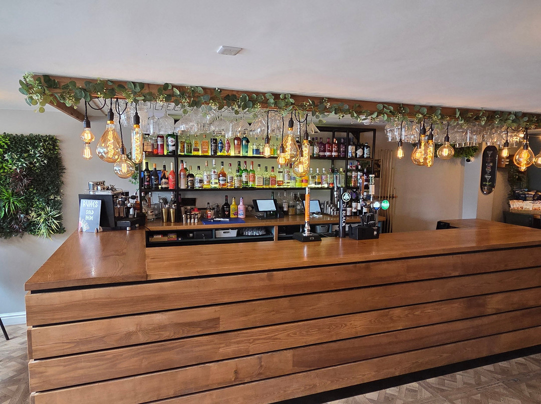 Bar 27