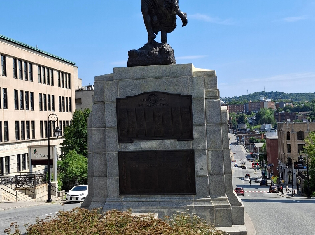 Monument aux braves (Cénotaphe) de Sherbrooke-舍布鲁克必去景点