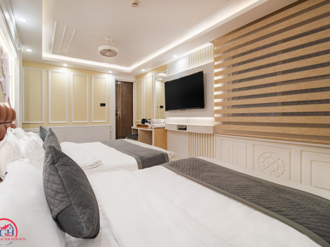 Hotel Glacier Heights主图