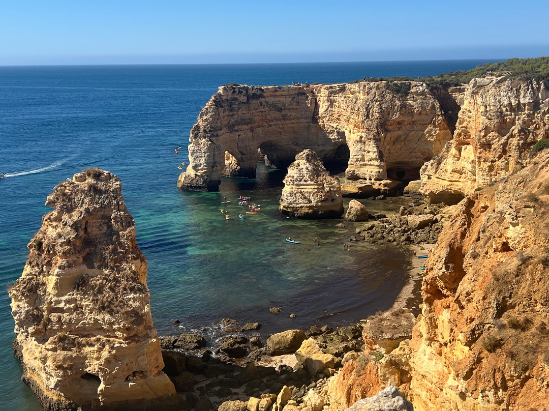 Praia da Marinha-Caramujeira必去景点