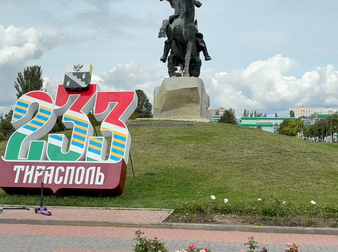 The Suvorov Monument-Tiraspol必去景点