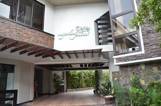 OYO 560 Stonewood Hotel