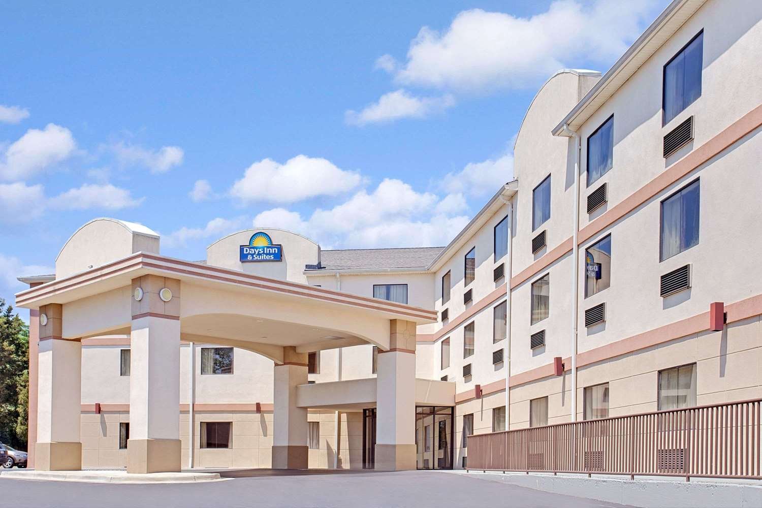 Days Inn & Suites by Wyndham Laurel Near Fort Meade-官方