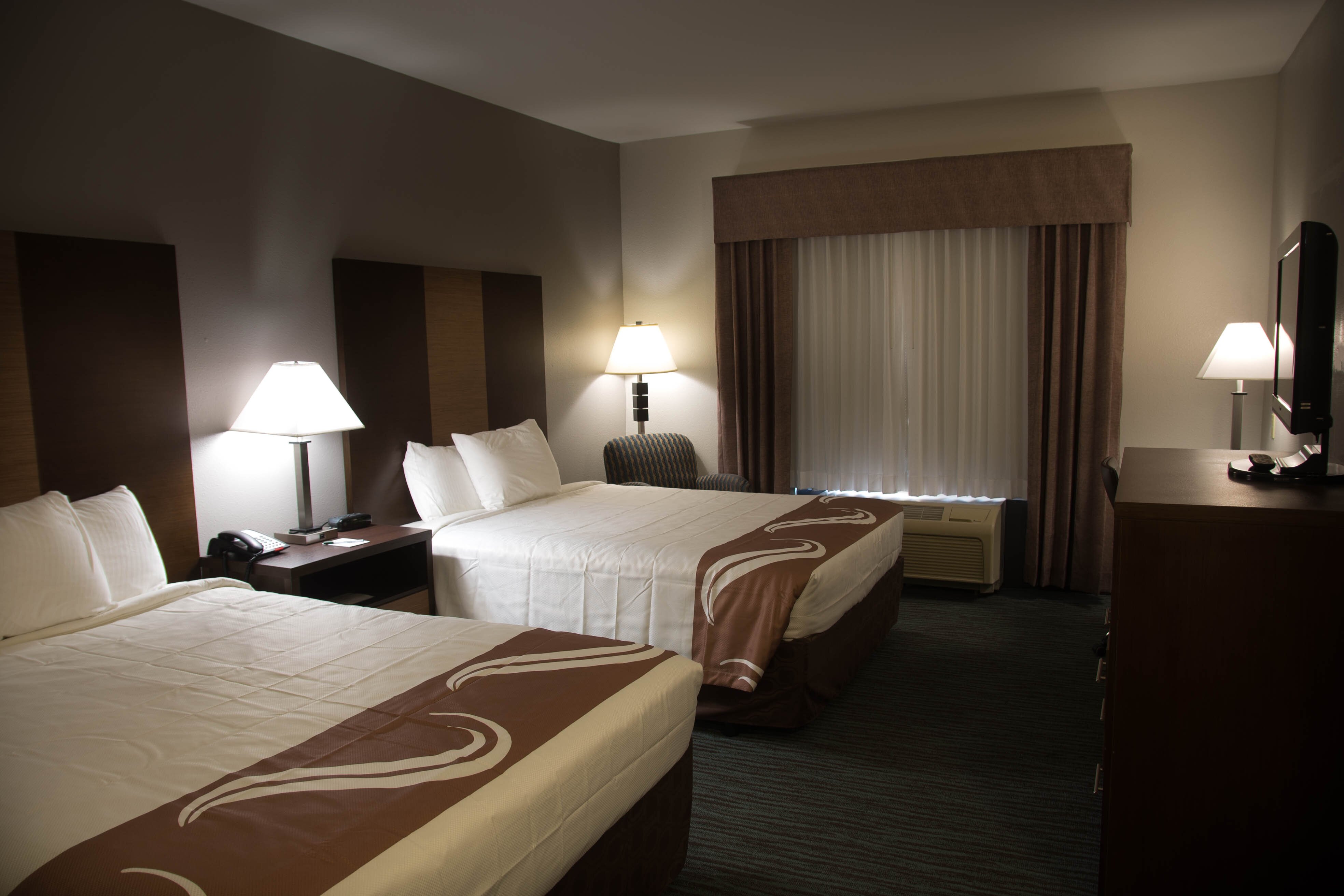 Crossroads Inn & Suites-官方