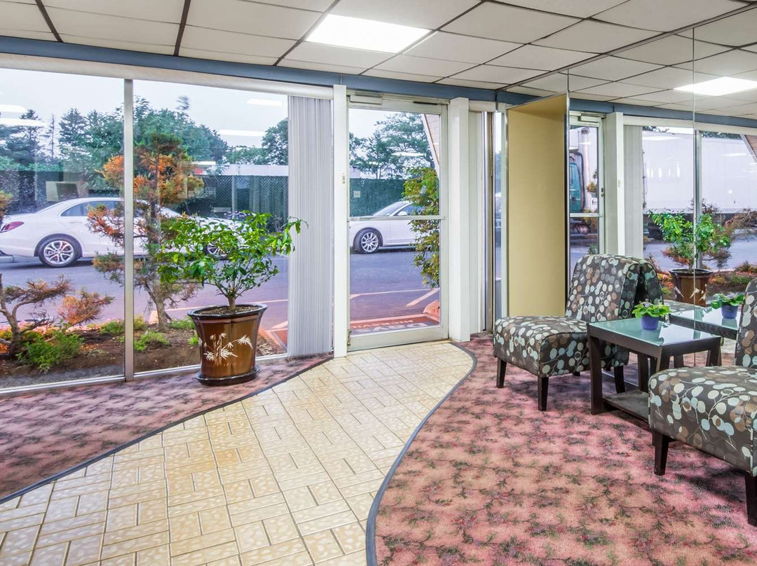 Days Inn by Wyndham Hicksville Long Island