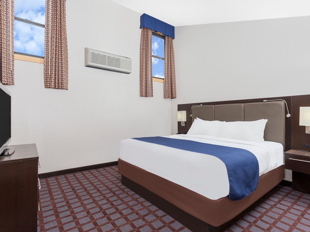 Plainview酒店住宿-Days Inn by Wyndham Woodbury Long Island