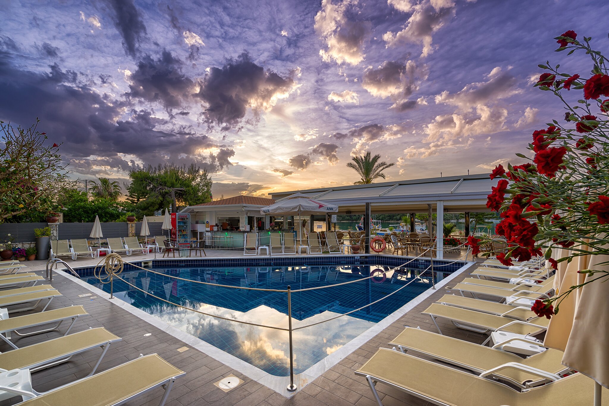 Yannis Hotel-官方