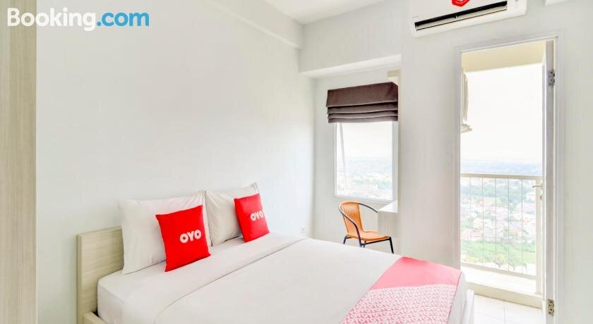 OYO Flagship 3837 Tamansari Mahogany