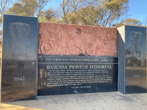 Barossa Pioneer Monument景点图片