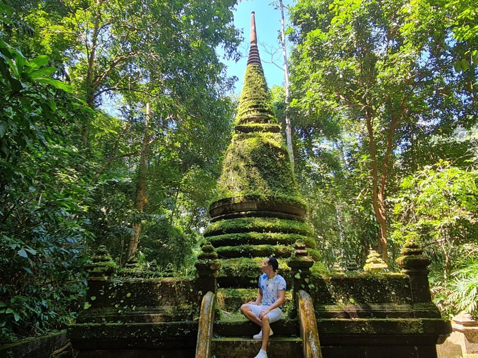 Alongkorn Chedi, Phew Waterfall
