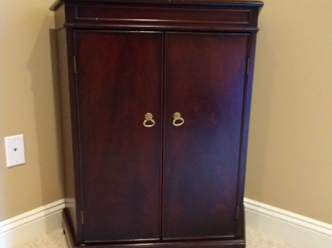 Fred's Unique Furniture & Antiques-沃伦必去景点