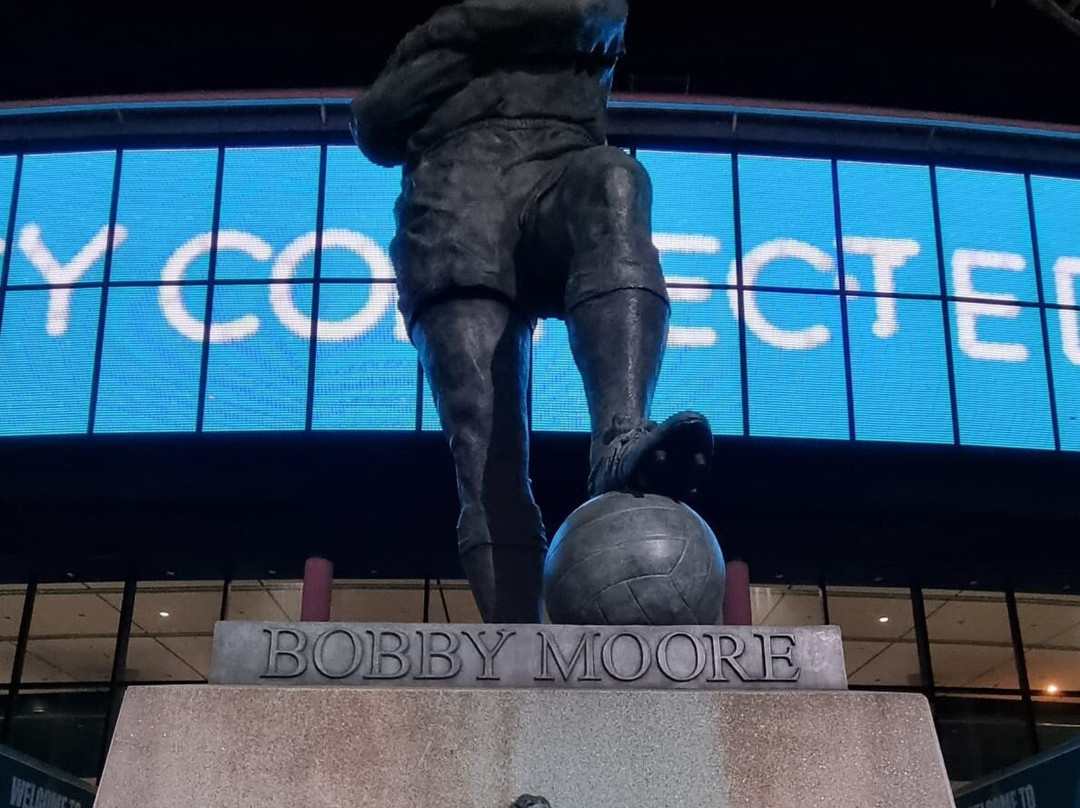 Statue Of Bobby Moore景点图片