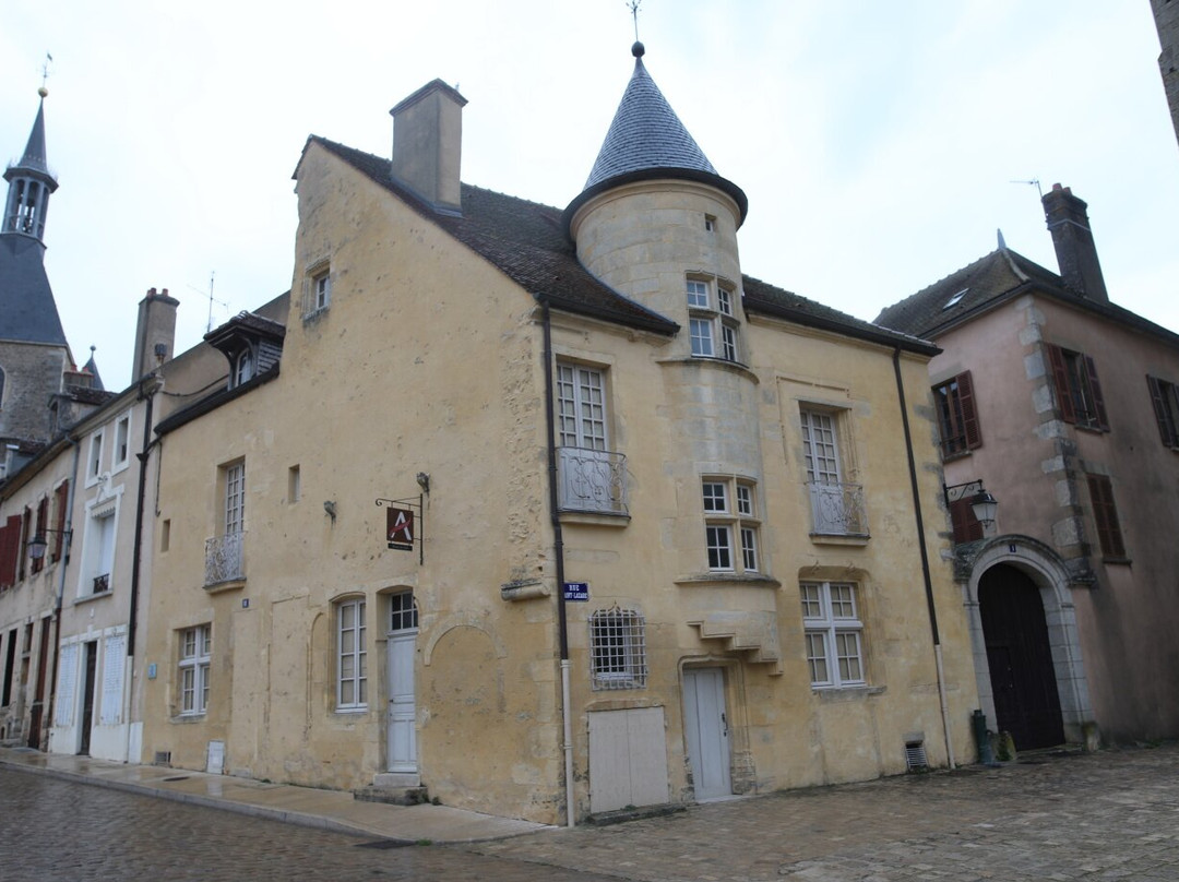 Maison Des Anciens Sires De Domecy