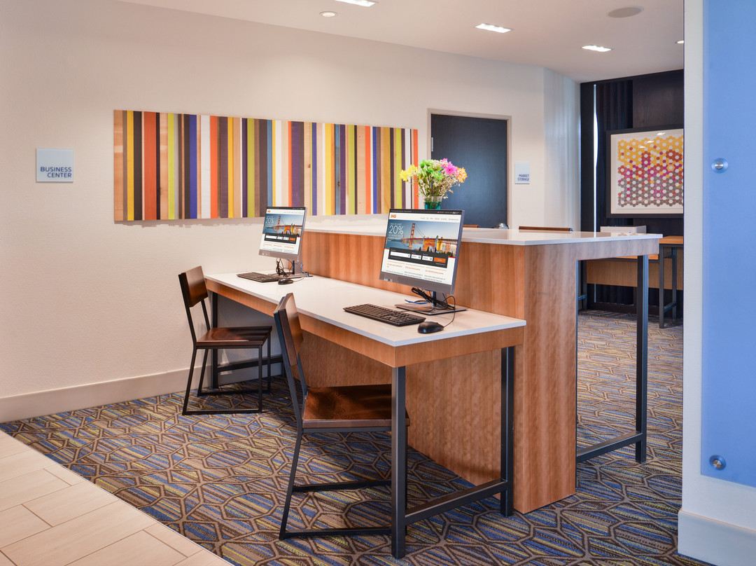 Holiday Inn Express & Suites Olathe West By IHG主图
