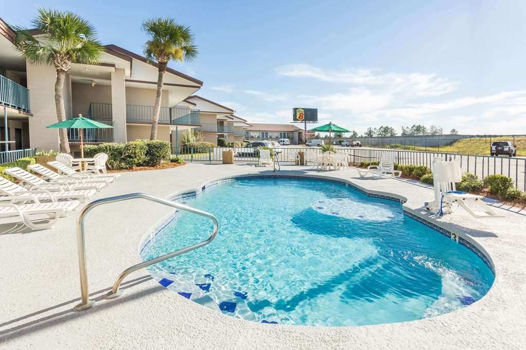 Super 8 by Wyndham Adel主图