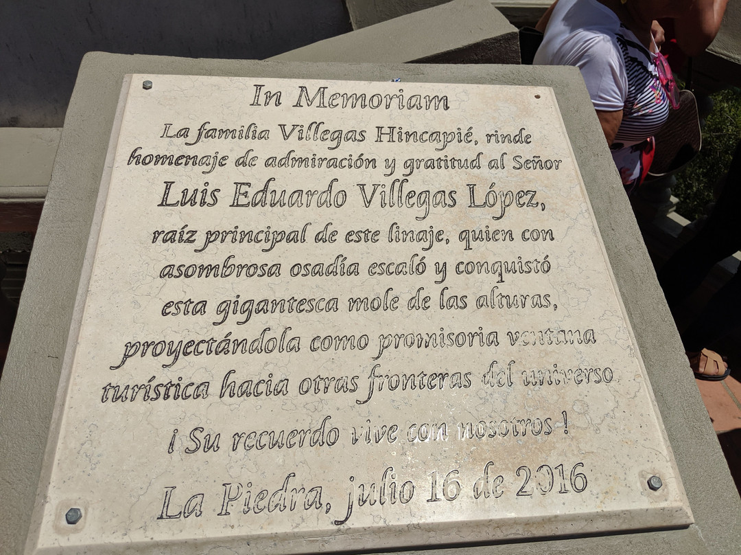 Statue of Don Luis Eduardo Villegas Lopez-Guatape必去景点