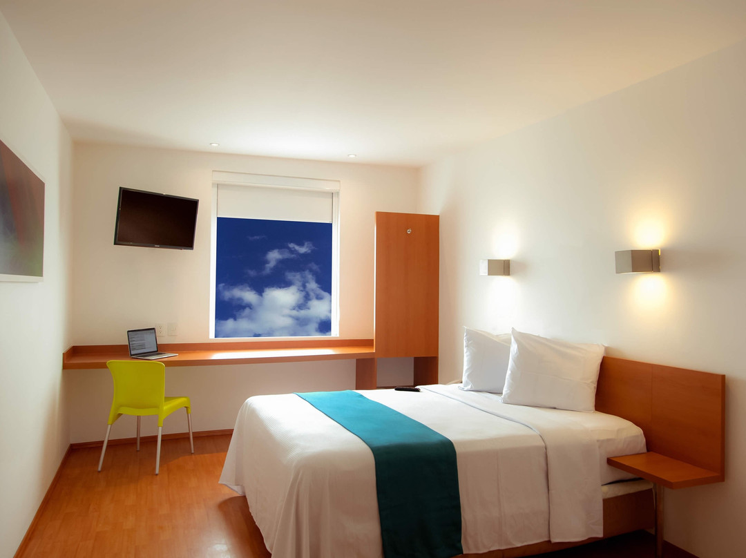 One Monclova Hotel主图