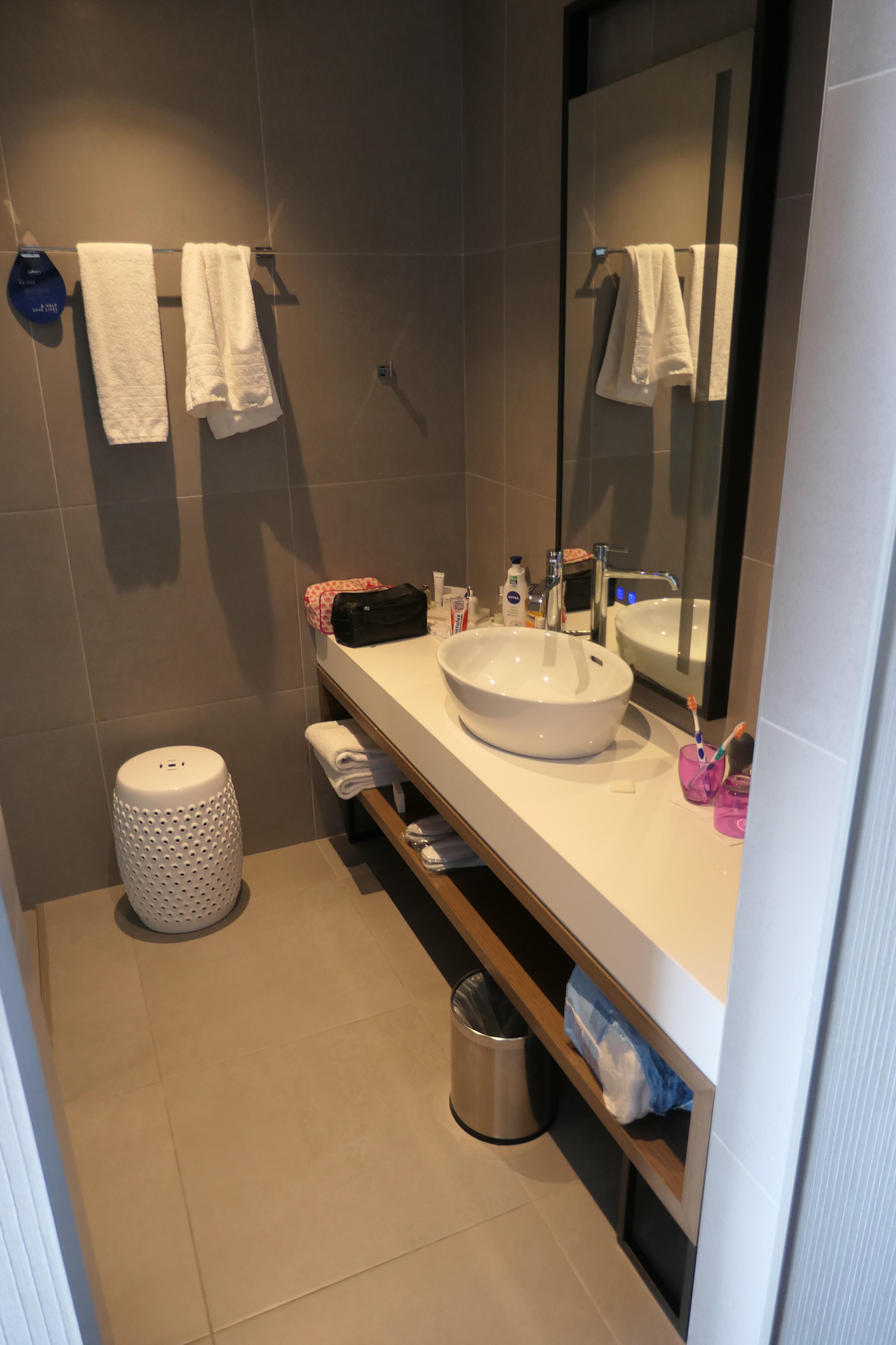 Radisson Blu Hotel, Larnaca-浴室
