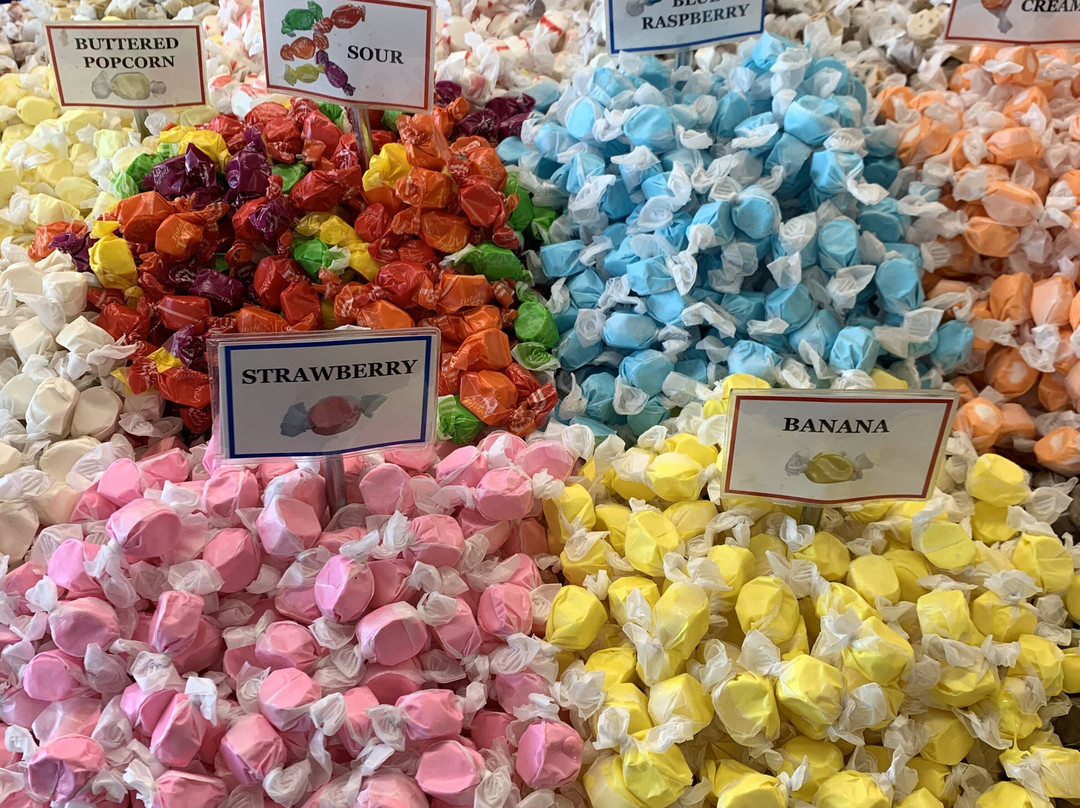 Buddy and Howie's Candy景点图片