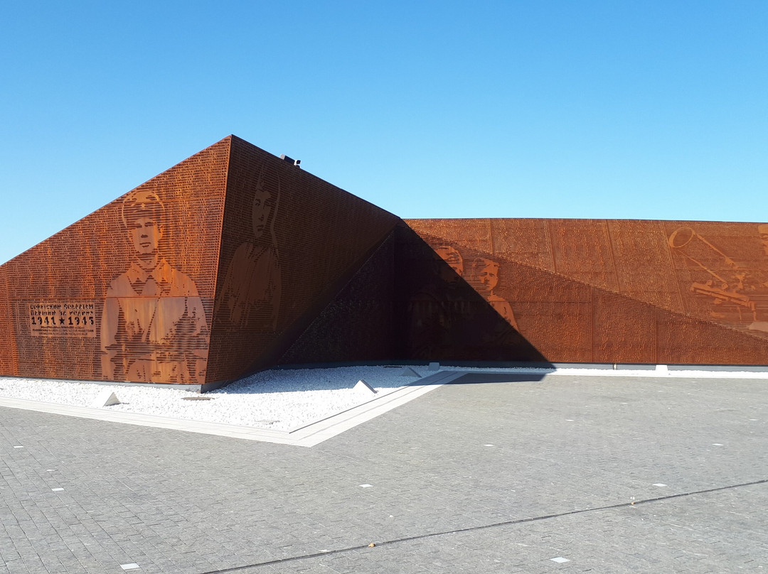 Rzhevskiy Memorial to a Soviet Soldier-Rzhev必去景点