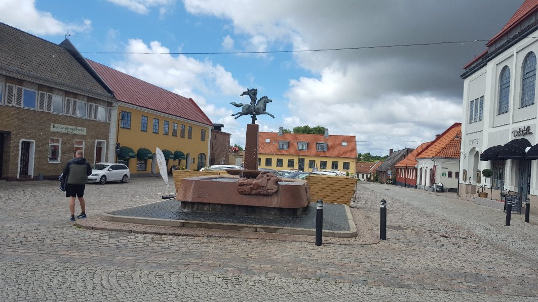 Statyn ''Hästbrunnen''-Laholm必去景点
