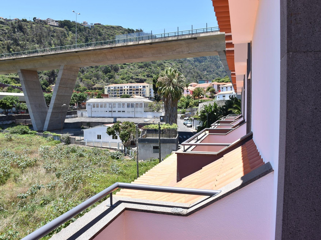 Santa Cruz Village Hotel主图
