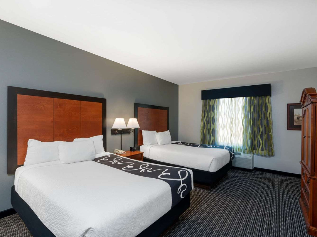 La Quinta Inn & Suites by Wyndham Rifle主图