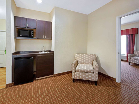 阿瑟港拉昆塔温德姆套房酒店主图