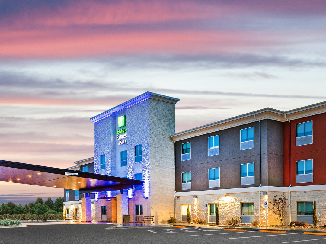 Holiday Inn Express & Suites Junction By IHG主图