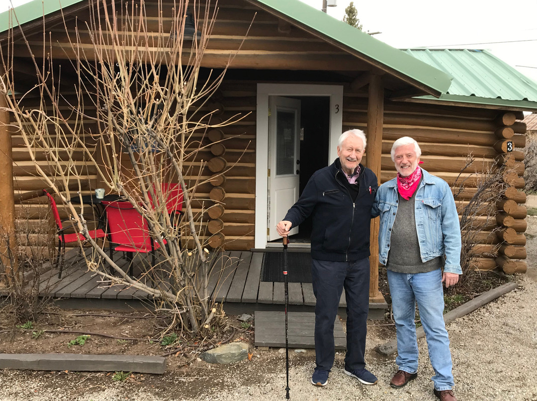 Log Cabin Motel主图