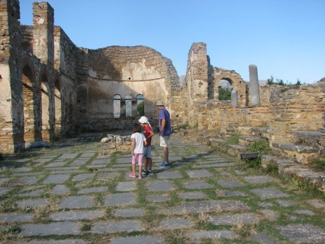 Saint Achillios Basilica景点图片