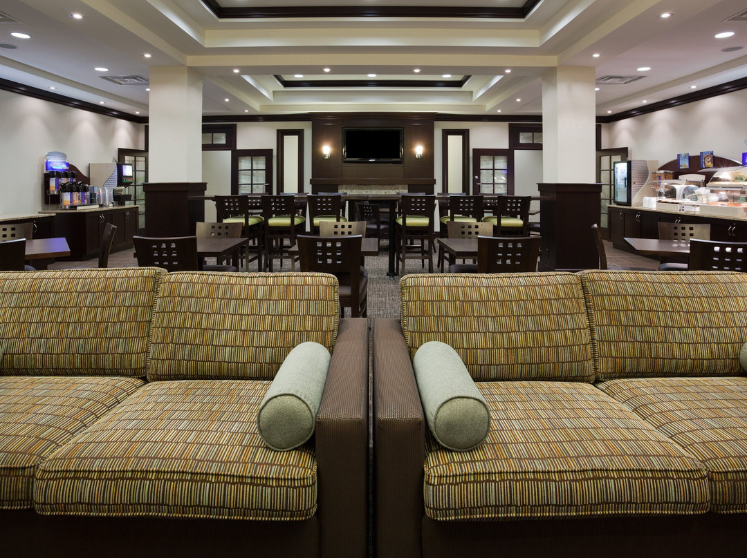 Holiday Inn Express & Suites New Liskeard By IHG主图
