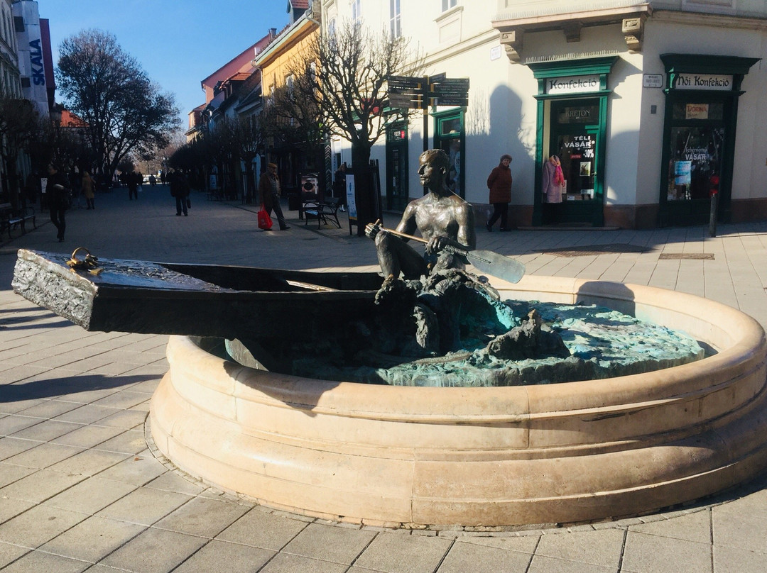 Boatman Sculpture景点图片