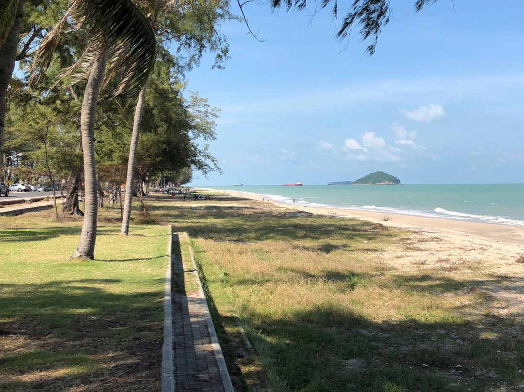 Chalathat Beach景点图片