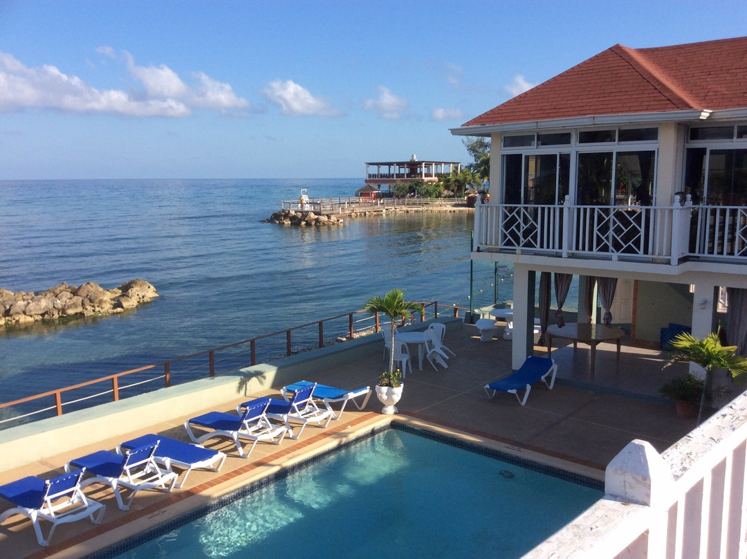 Piper's Cove Resort主图