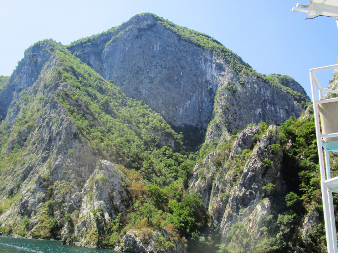 Komani Lake Ferry Berisha景点图片