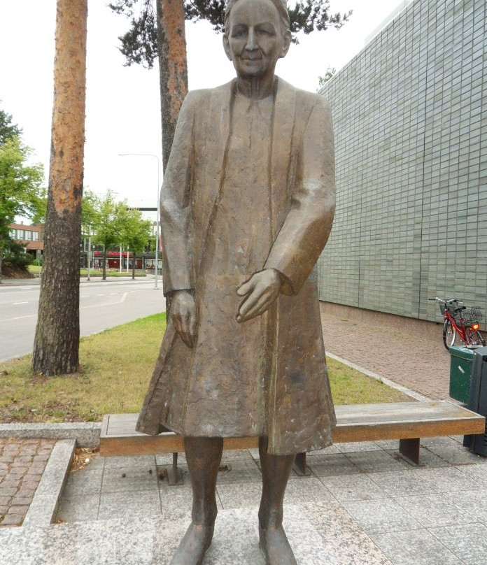 Helvi Honk Monument-科沃拉必去景点